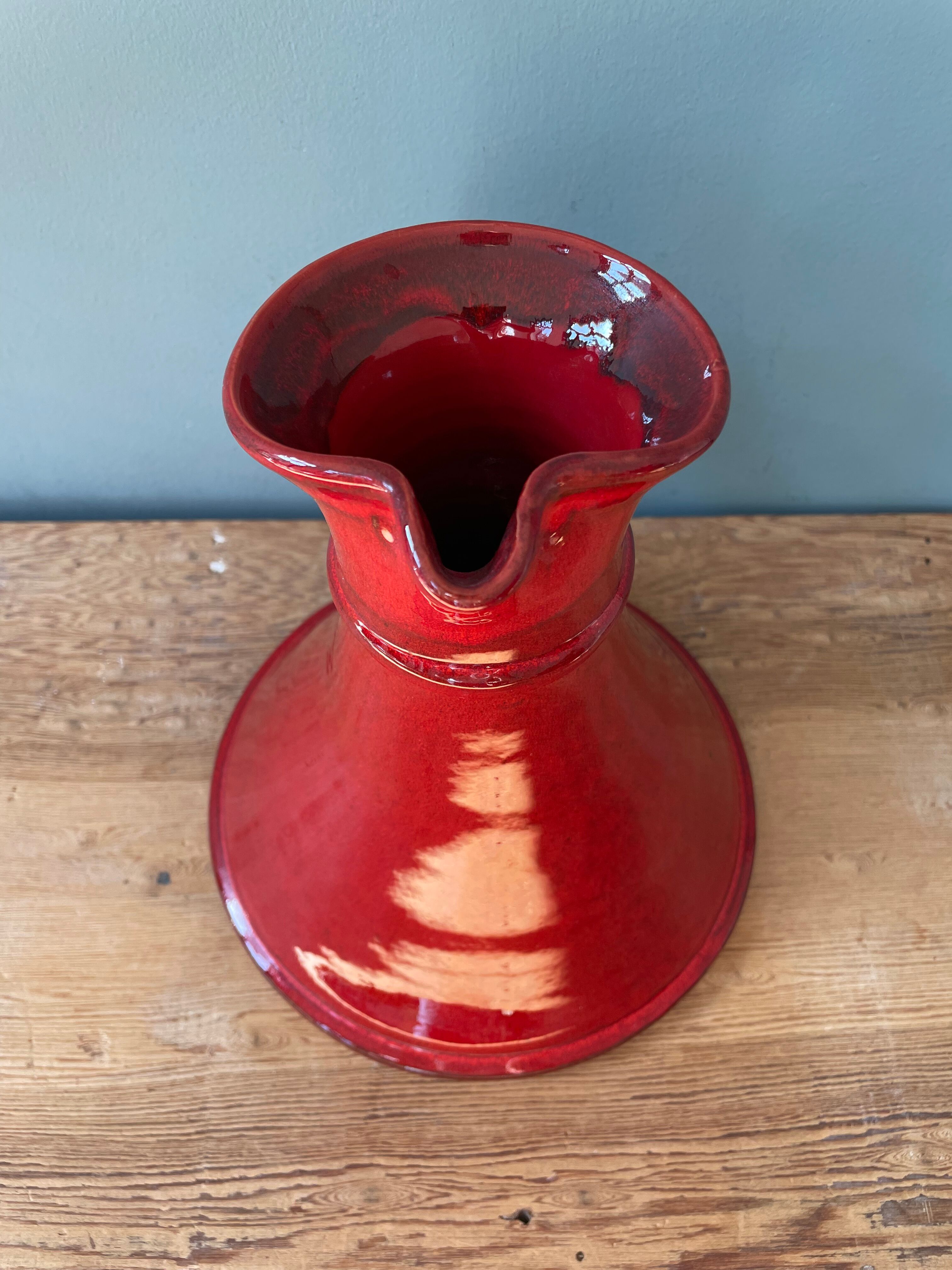 Wide pitcher in glazed sandstone