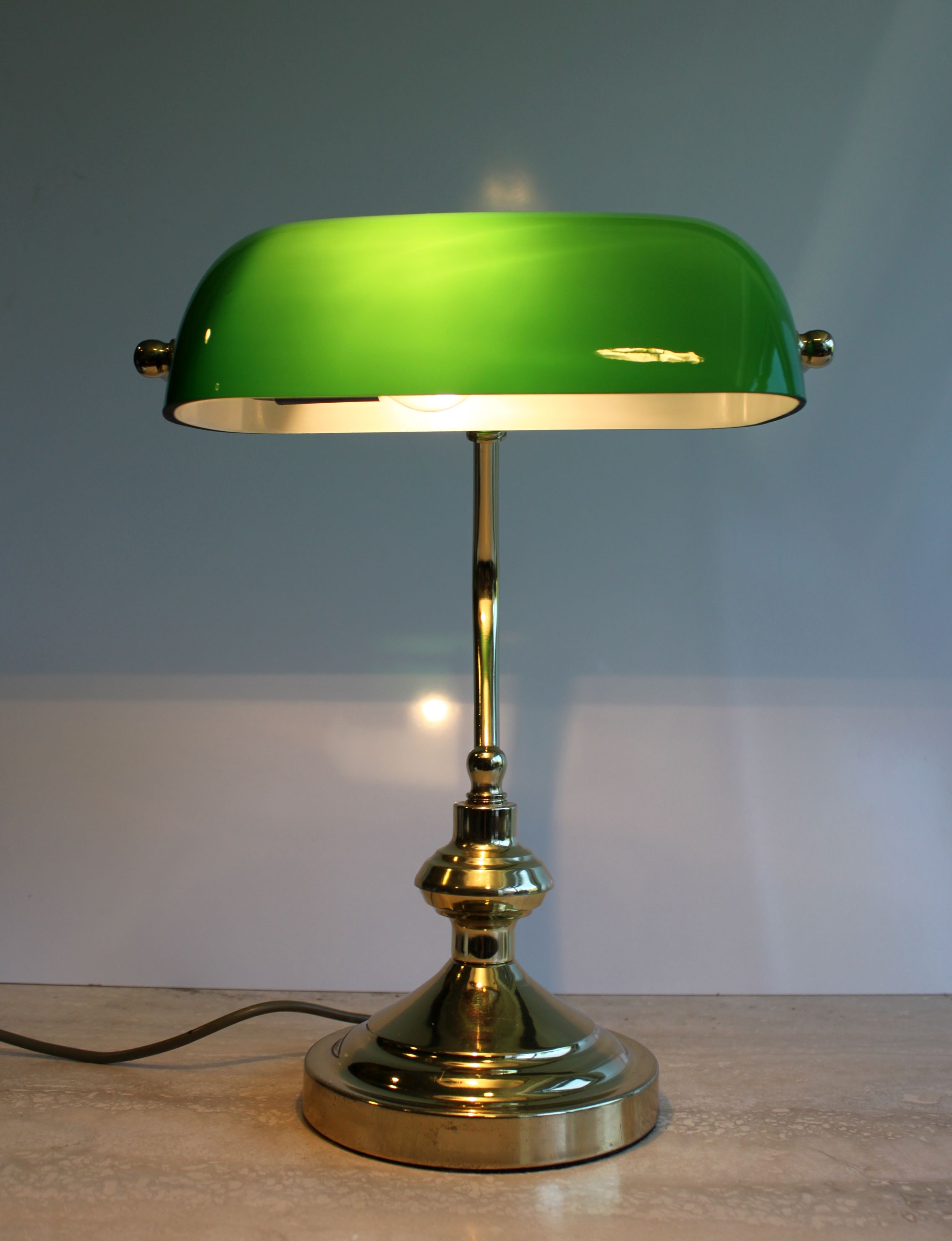 Banker's lamp, brass and opaline.