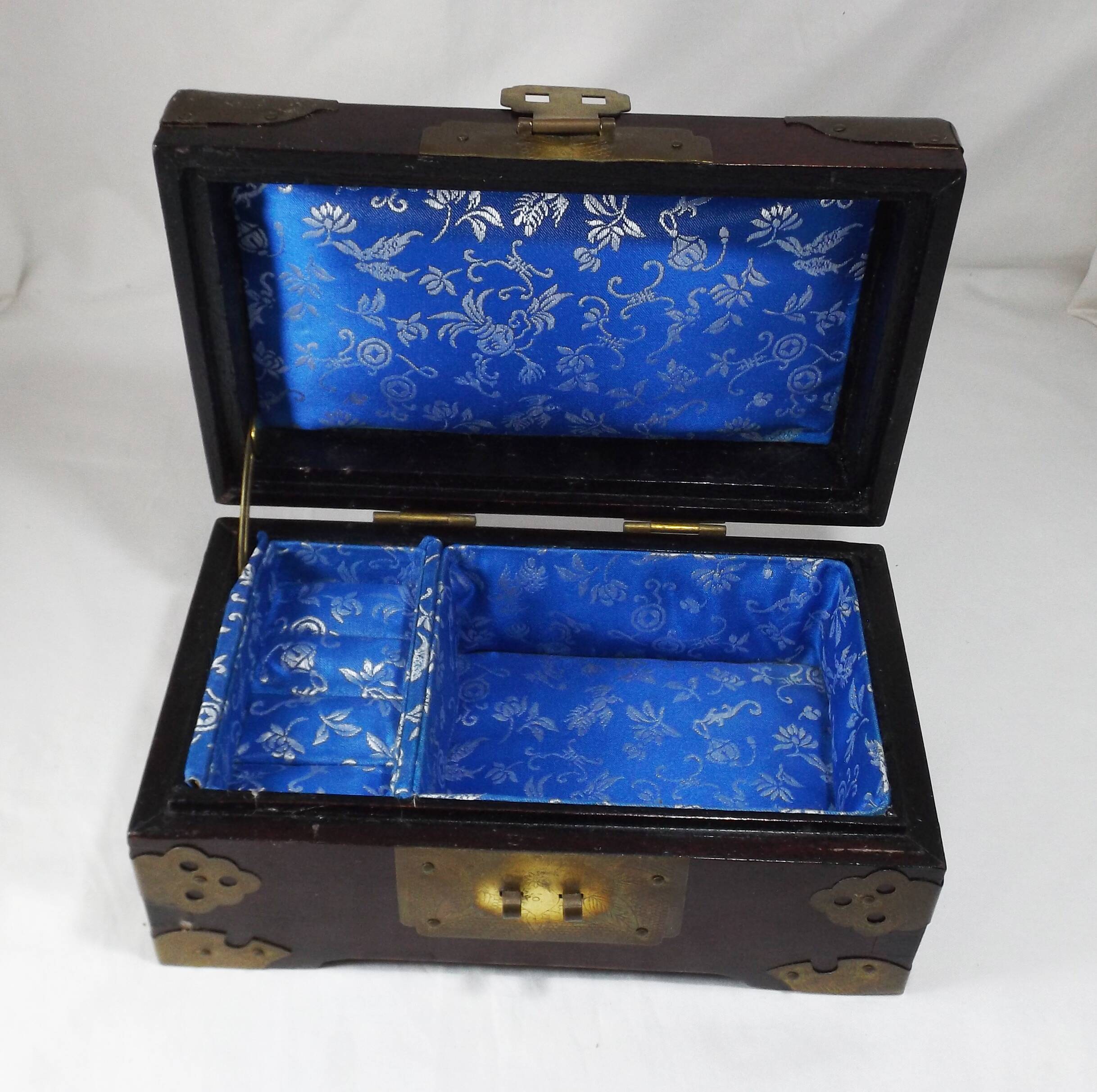 Chinese jewelry box in jade inlaid wood