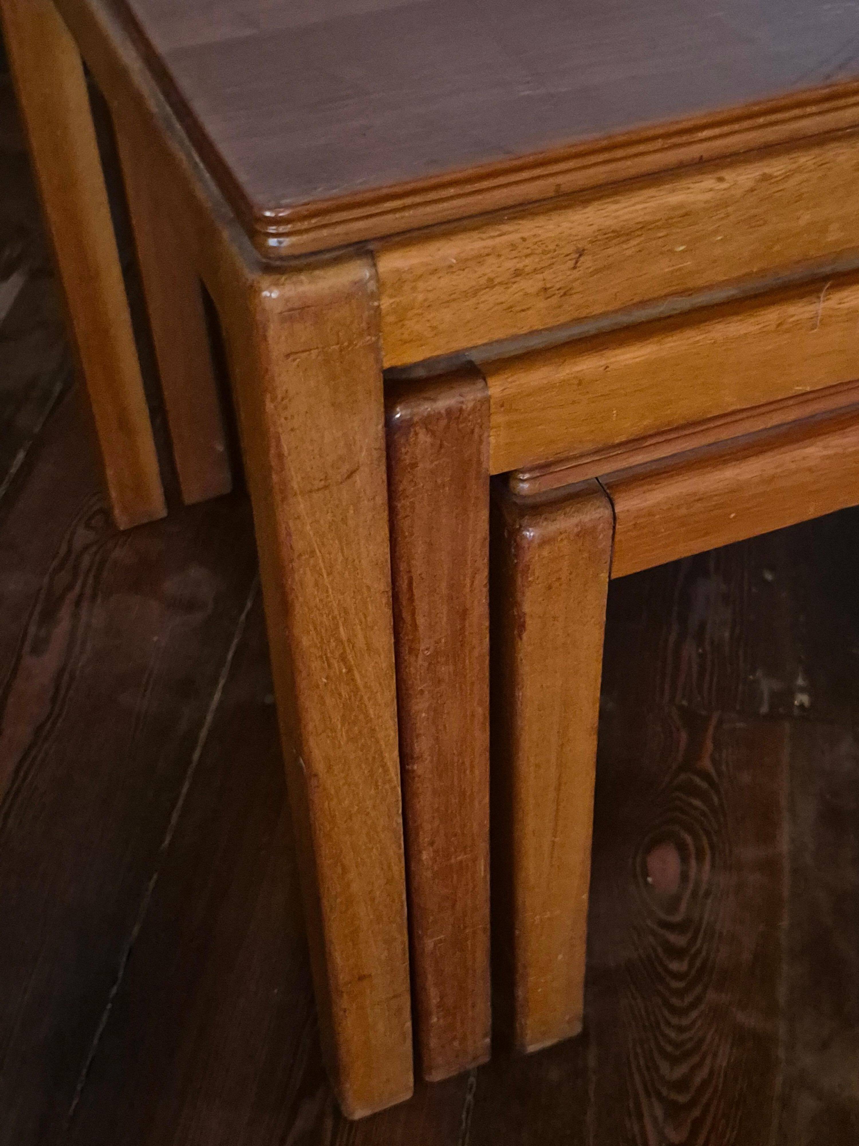 Classic nesting table (3) by Russell Gordon / Russel & Broadway, Midcentury Modern style