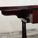 English-style coffee table with flaps