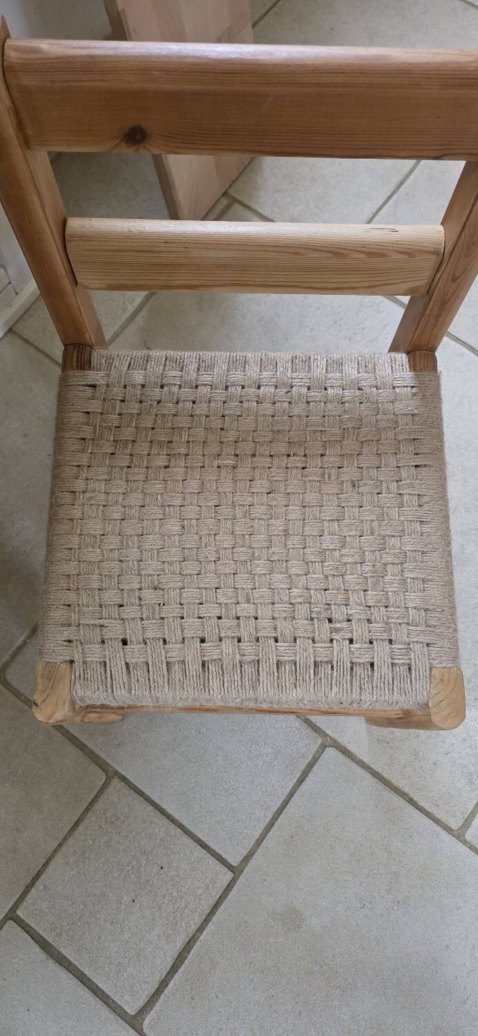 Set of two children's chairs in wood, jute and sisal