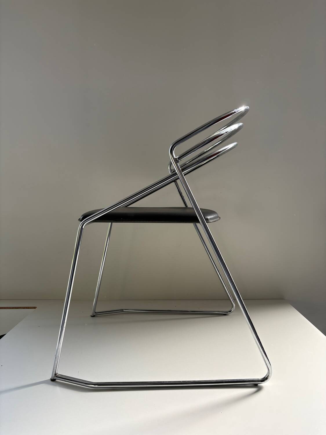 6 chaises années 80 design Italien