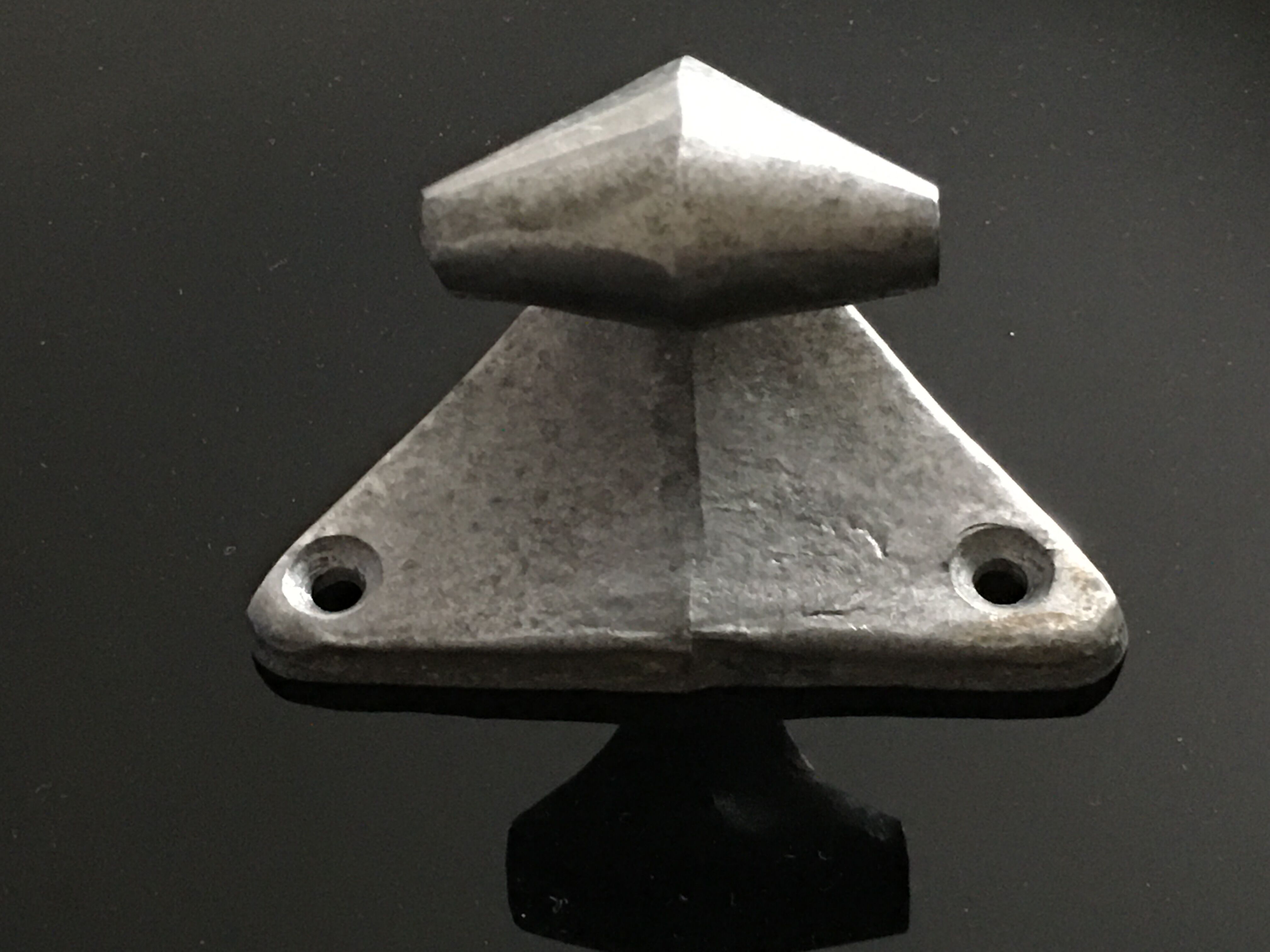 lot 4 old coat hanger / aluminum cast iron pads.