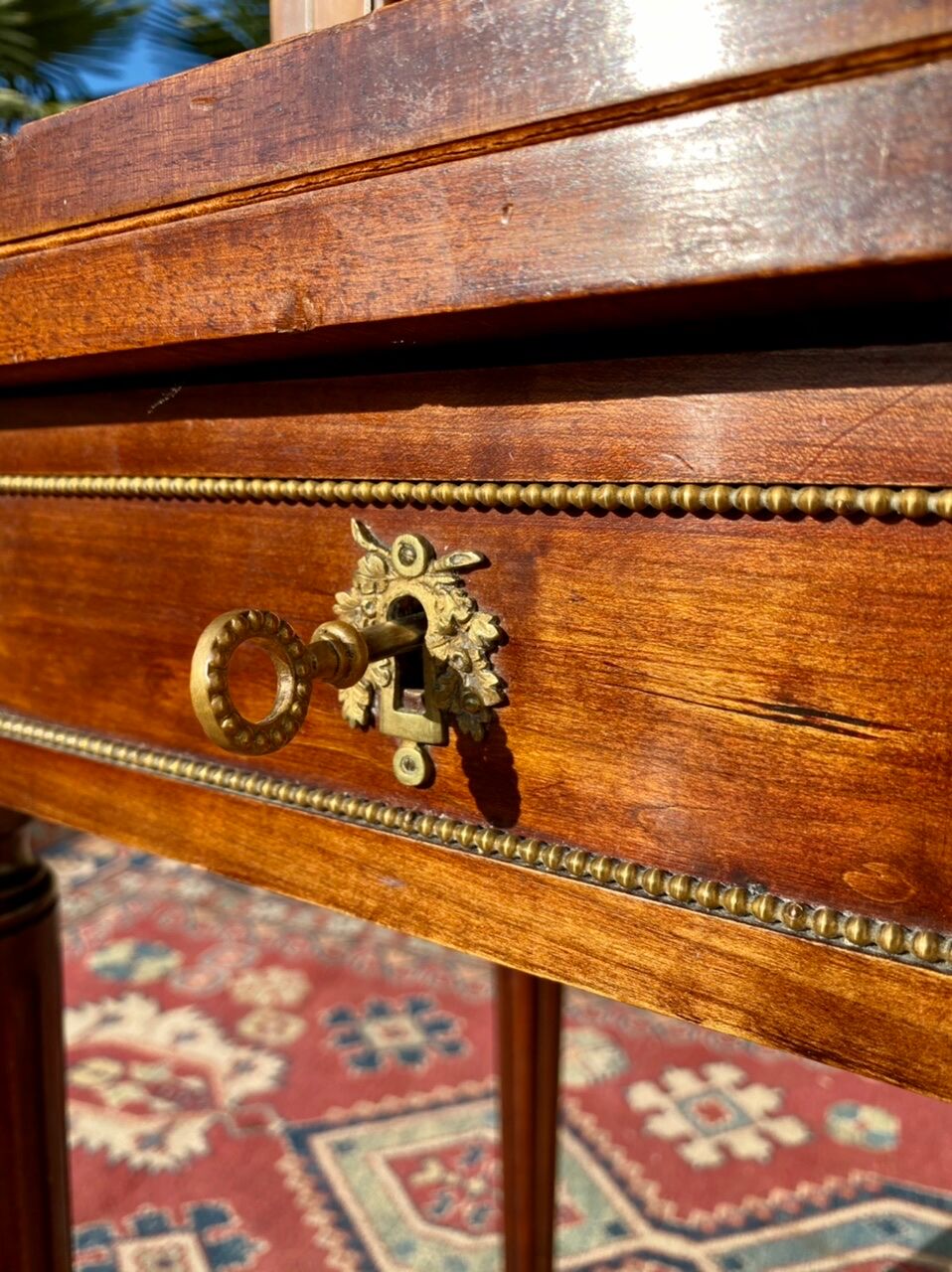 Bonheur du jour en acajou style Louis XVI