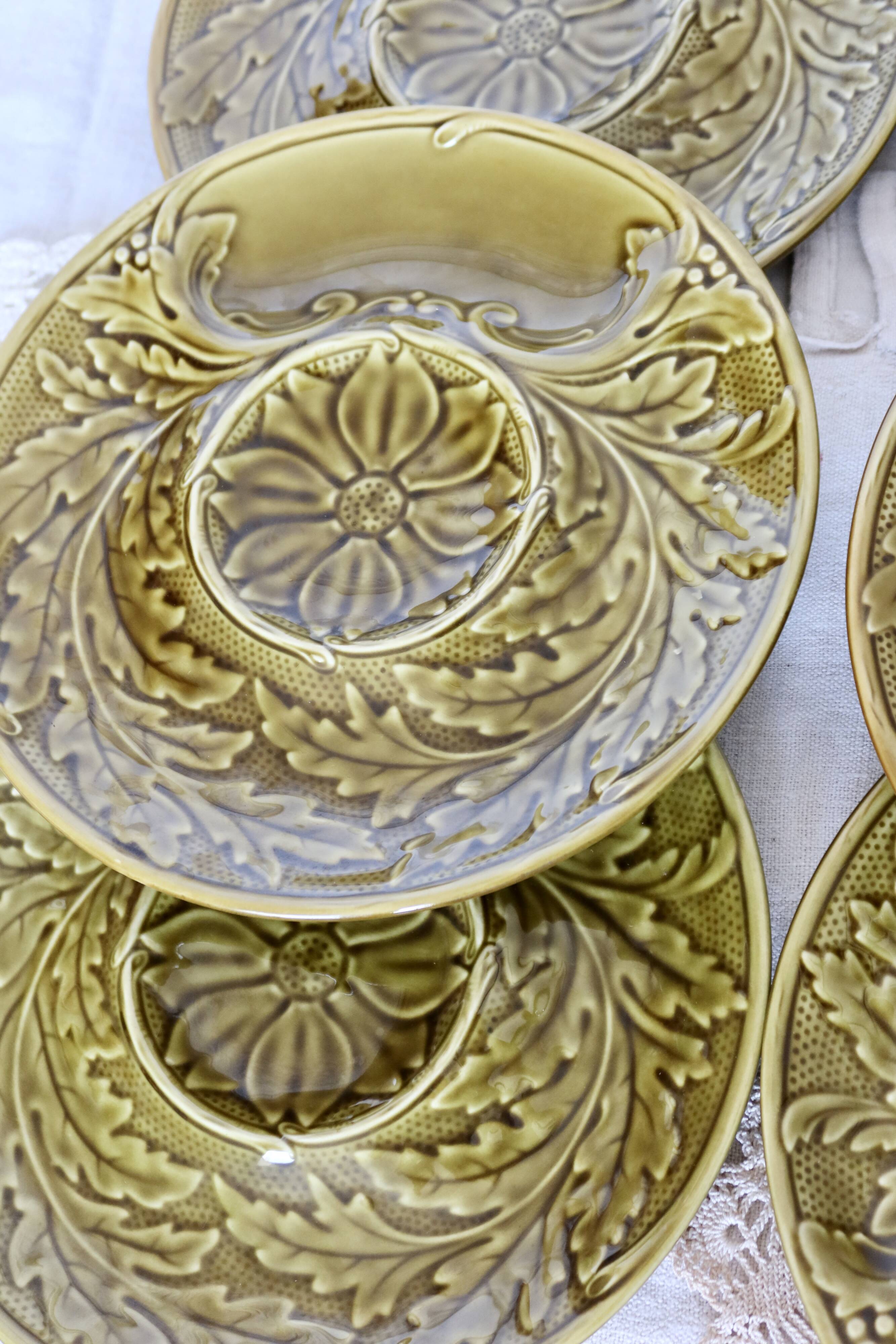Gien 1960s 7-piece barbotine artichoke tableware set