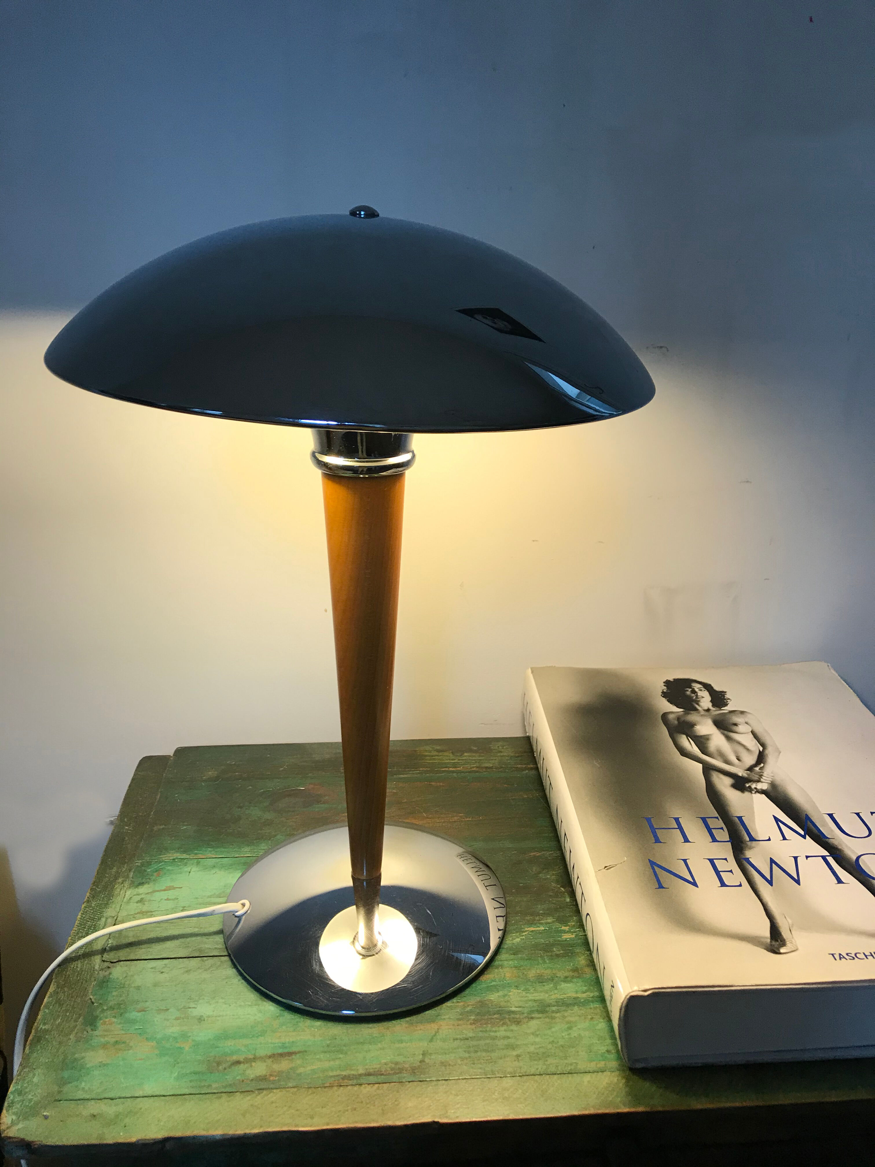 Vintage liner lamp