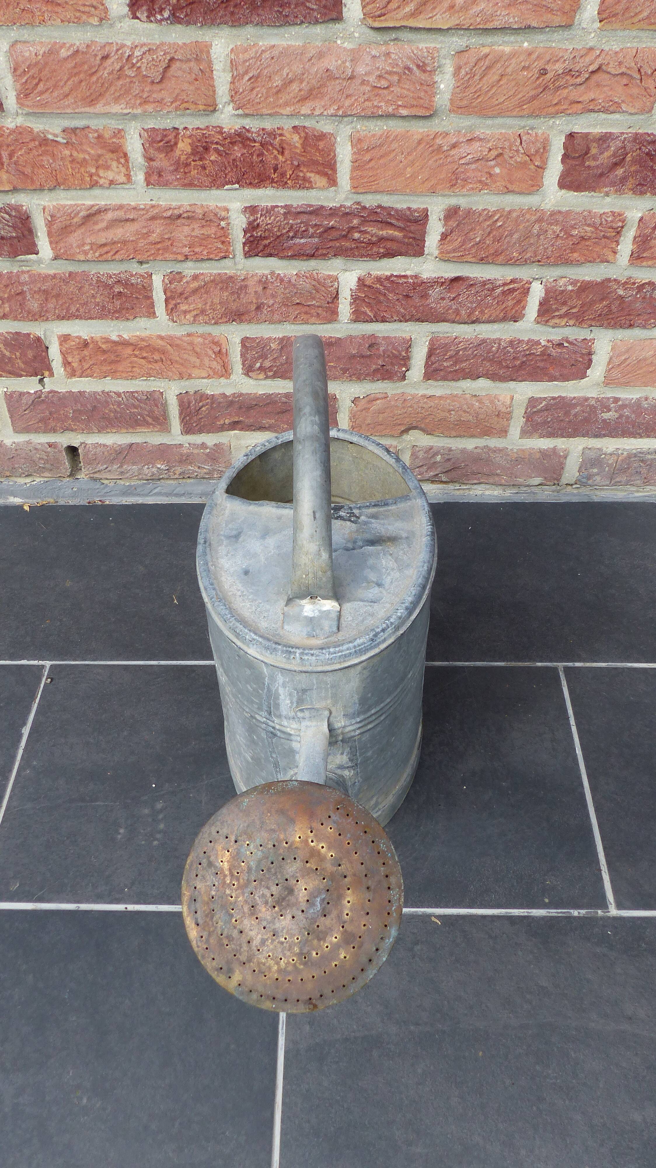 Zinc watering can