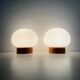 Ensemble de 2 lampes de table en bois de pin et en verre opalin, années 1970.
