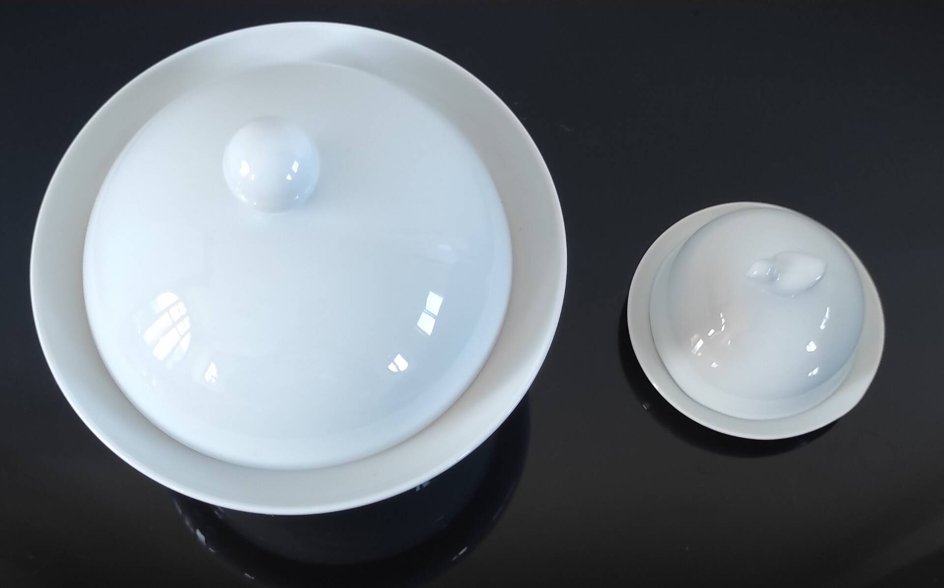 Ensemble de table vintage en porcelaine blanche