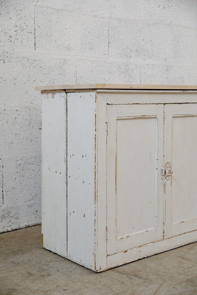 Furniture low white, top fir double door