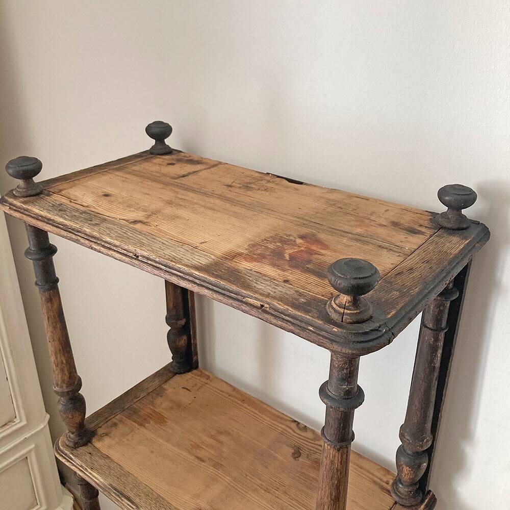 Napoleon III shelf