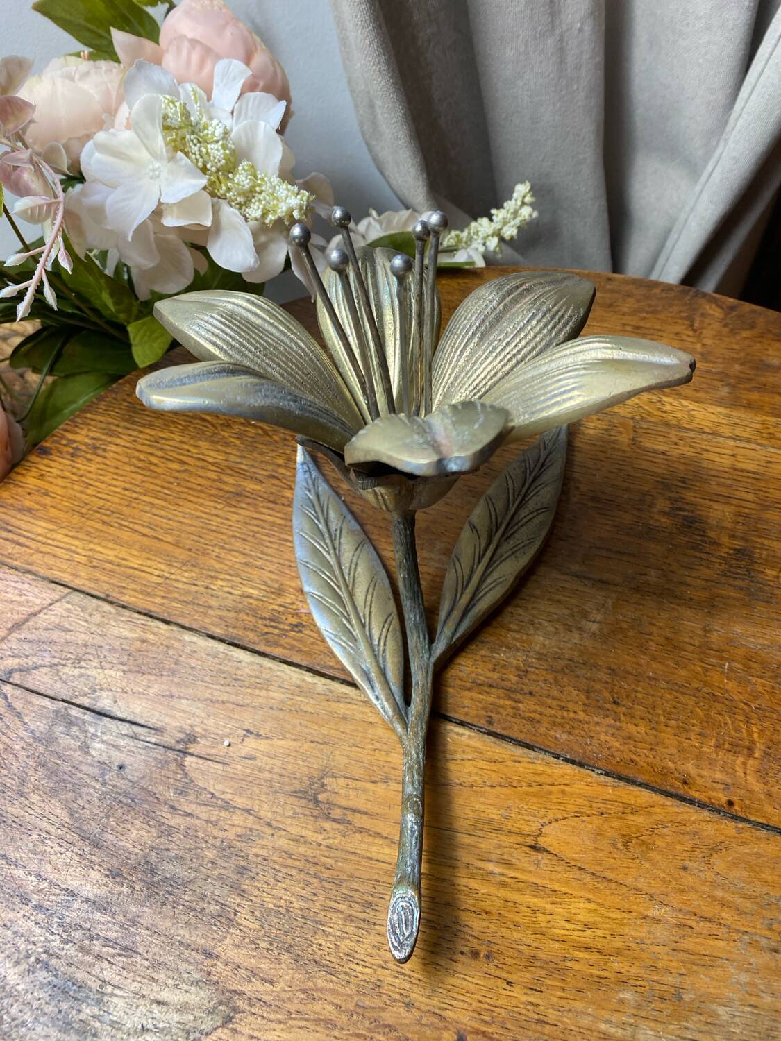 Individual flower-shaped ashtrays, solid brass, 1960s/70s