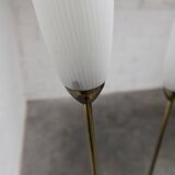 Lampadaire à 3 branches de 1960 laiton doré, fonte et opalines