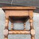 Petit tabouret en bois massif vintage