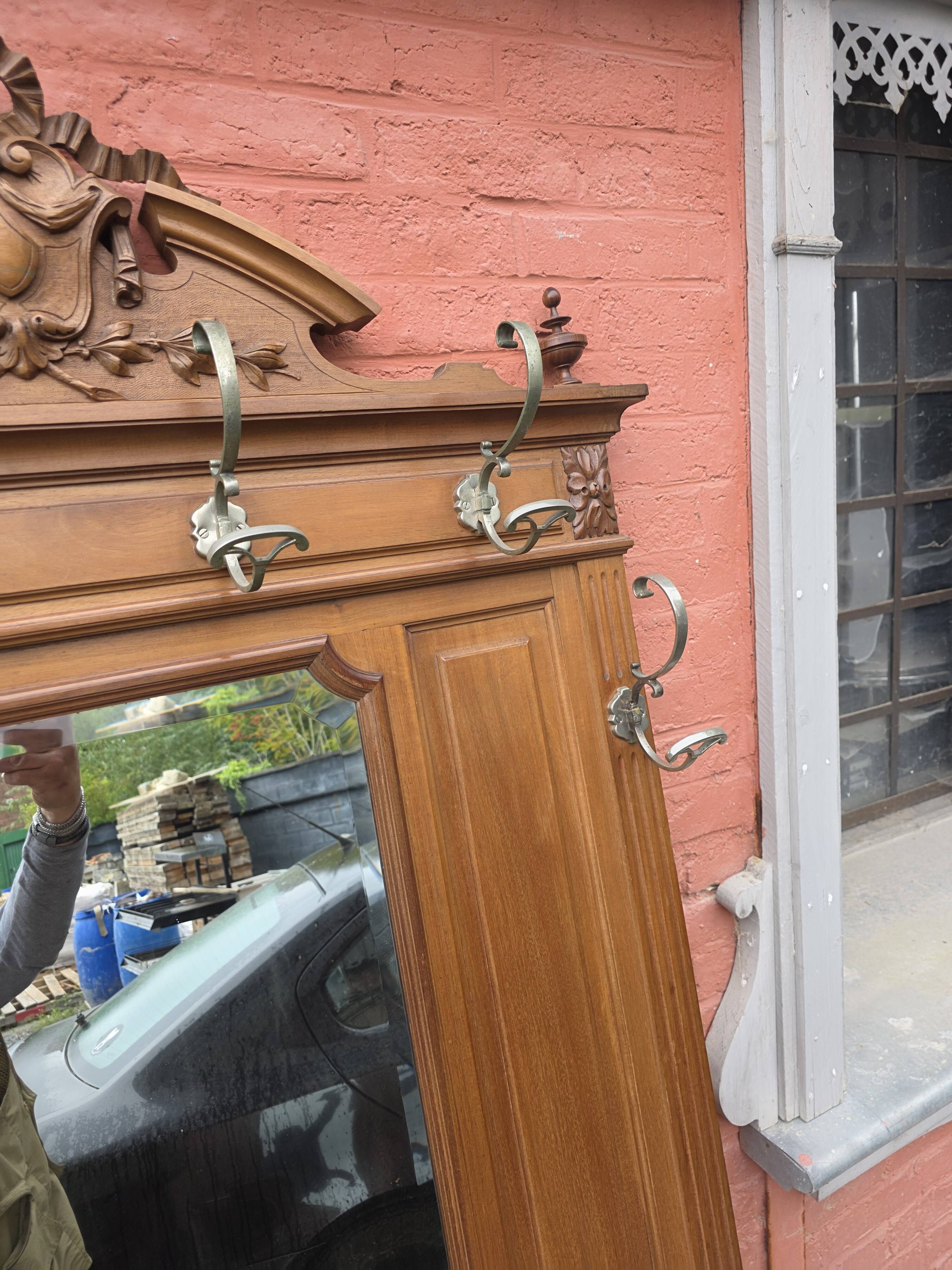 Vestiaire porte manteau en noyer fin XIXe