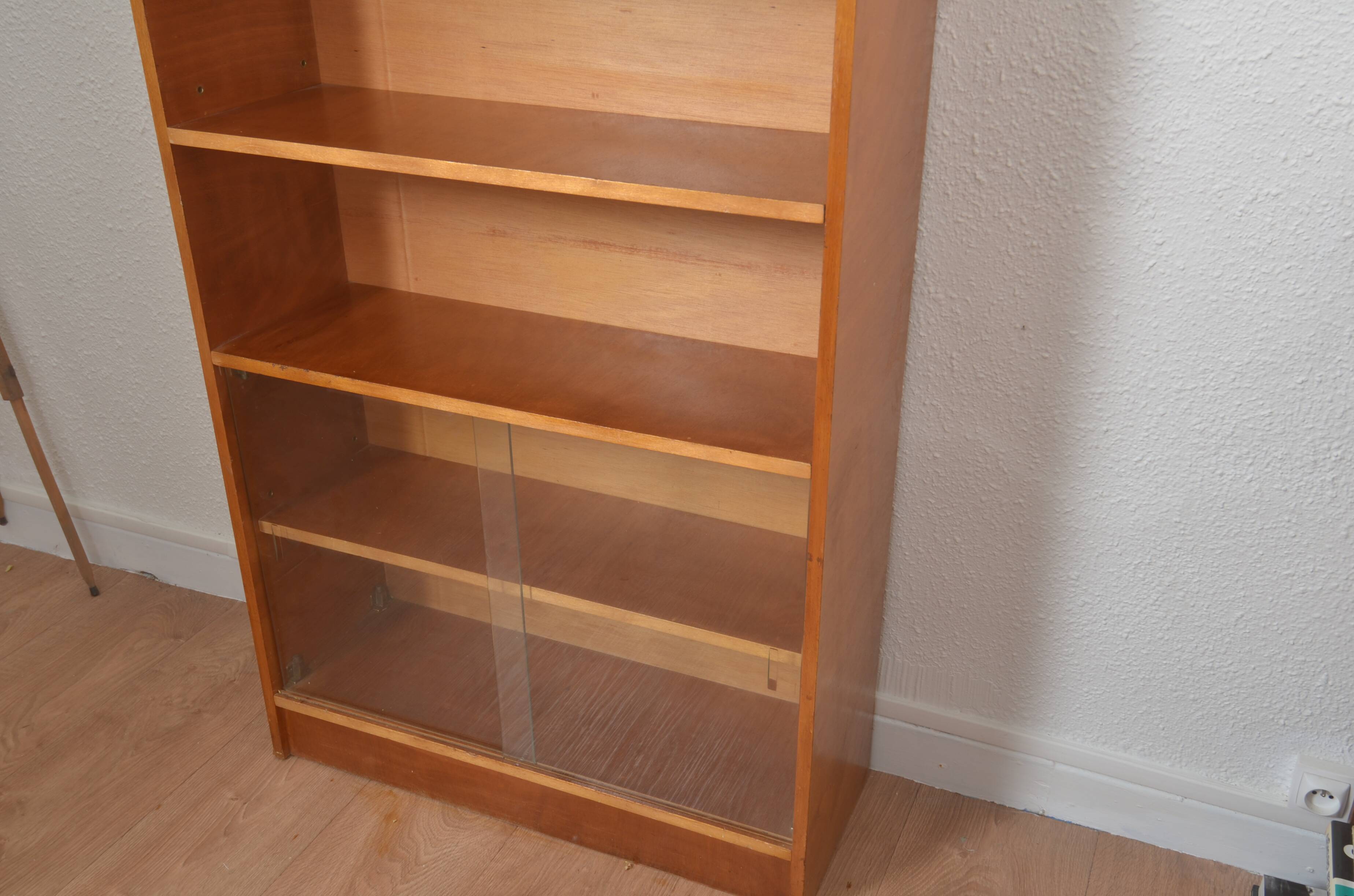 Vintage display cabinet in wood veneer, 1950s-1960s.