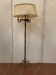 Lampadaire a trois bras de lumière en laiton
