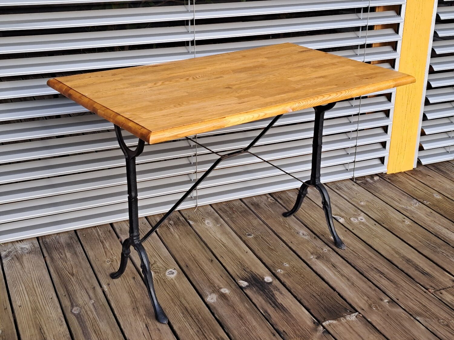 Bistro table