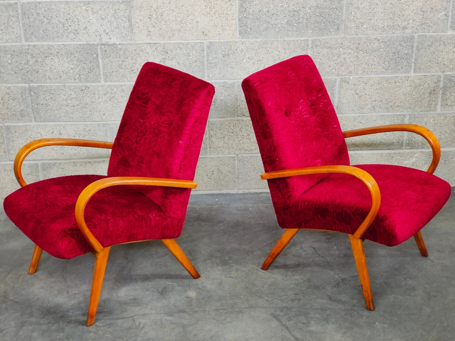 Pair of 6951 red velvet armchairs by Jaroslav Smidek for Ton