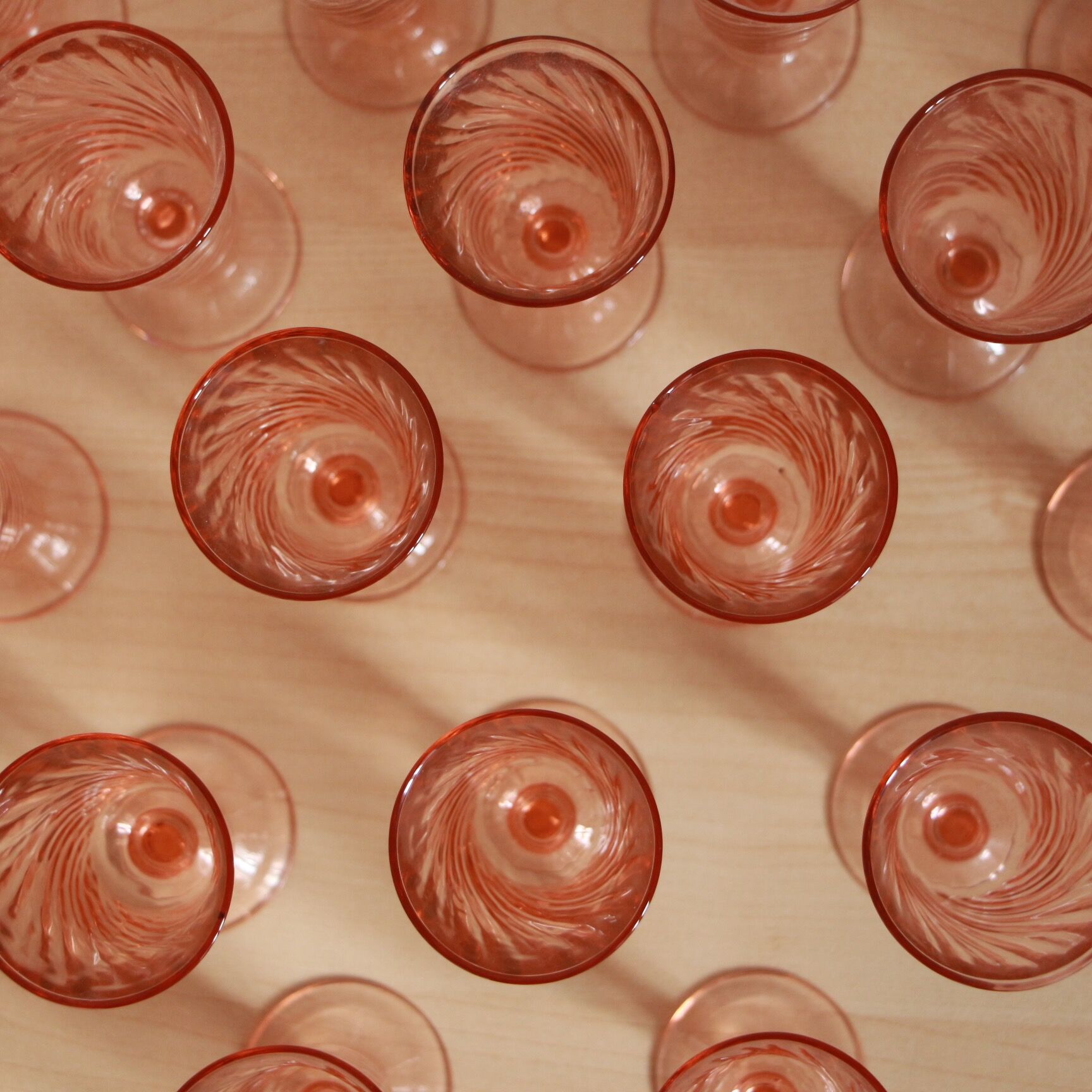 20 pink glass champagne flutes