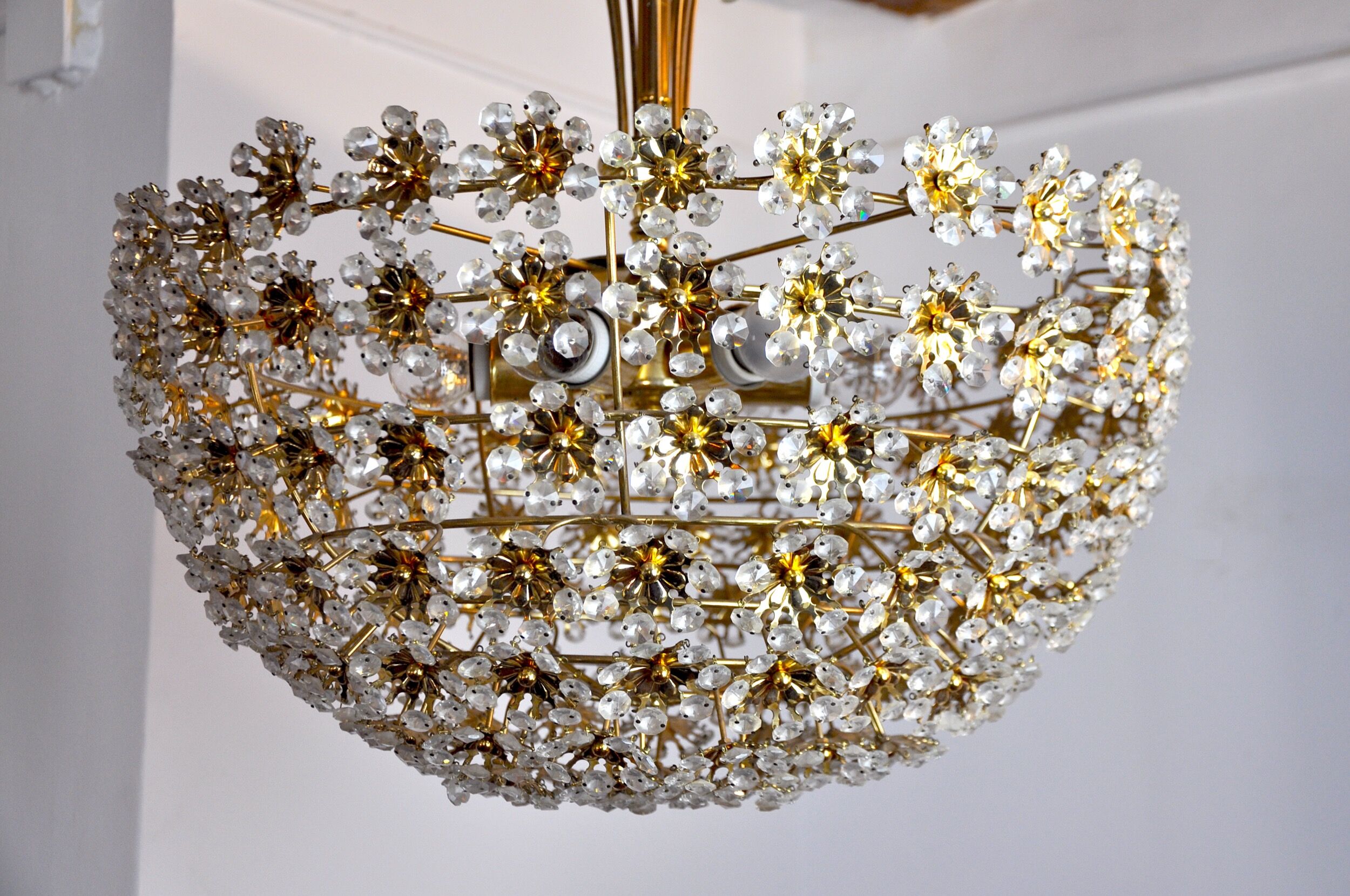 Floral chandelier in crystals cut by Bakalowits and Söhne, Austria, 1970