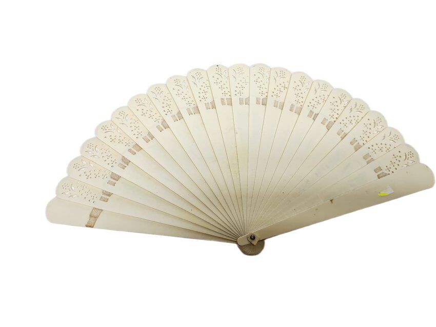 Art Nouveau celluloid fan, 1900s