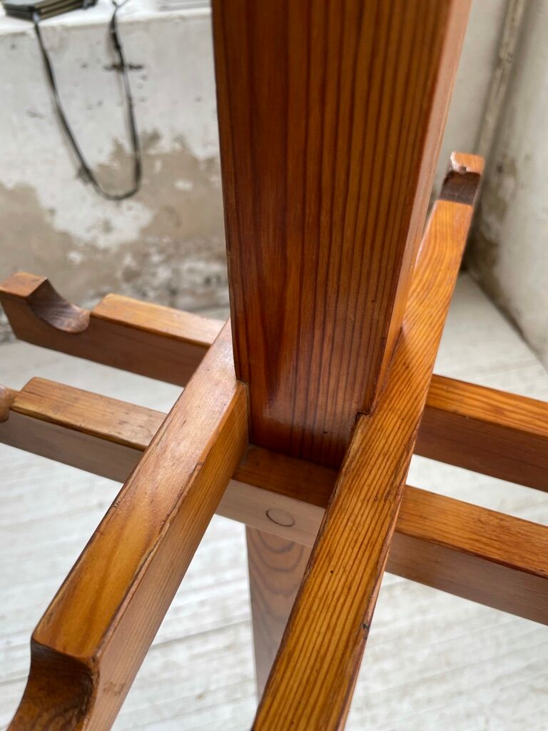 Patère wears pine coat 70