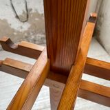 Patère wears pine coat 70