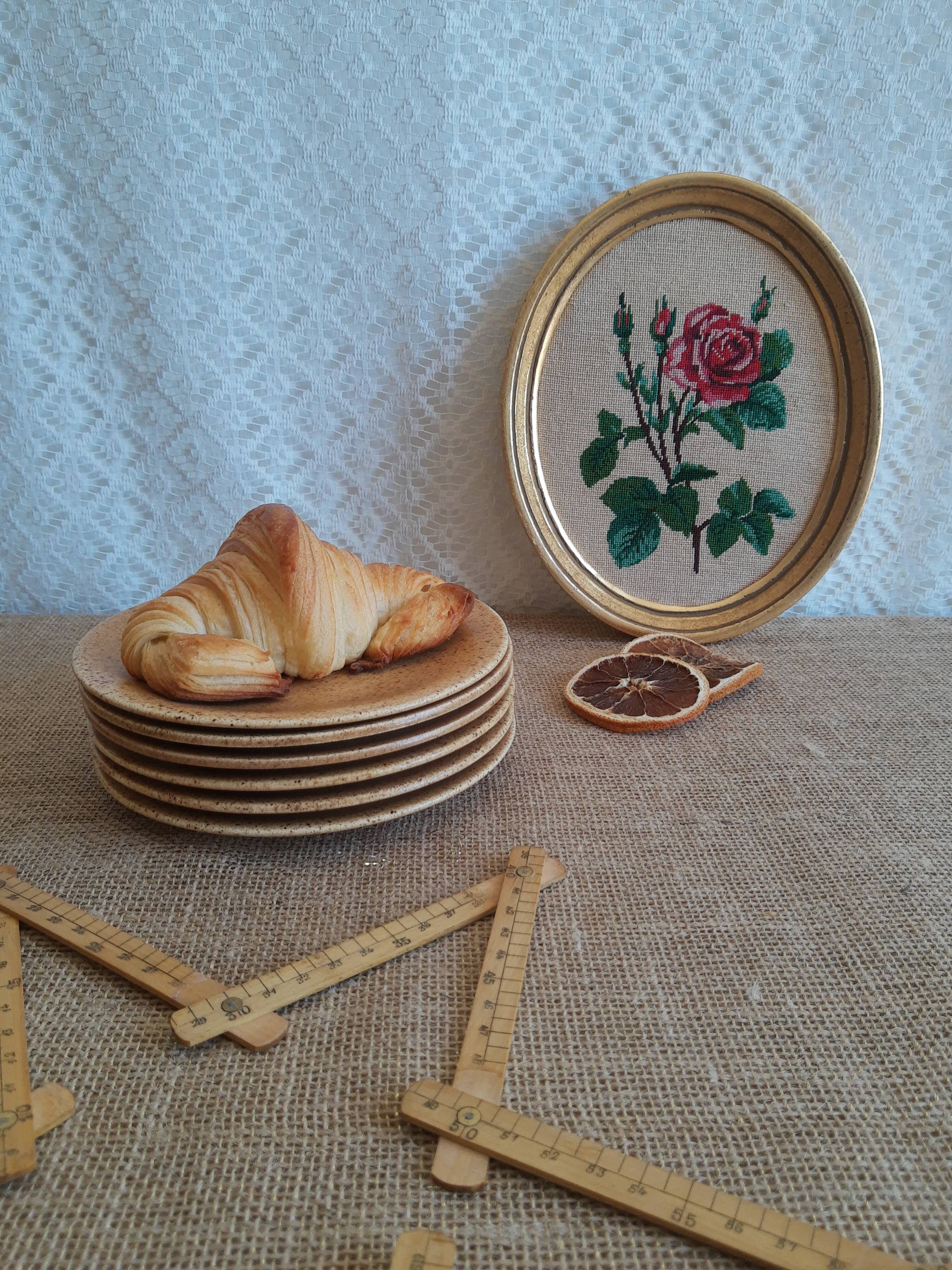 6 small dessert plates in vintage Chantilly Longchamp sandstone