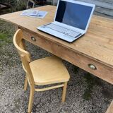 Old solid pine table – farmhouse spirit with a rustic style