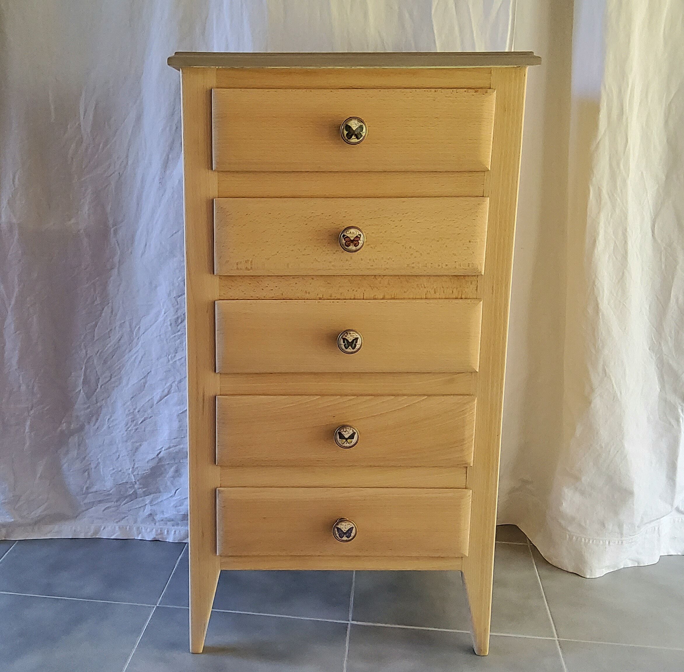Chest of drawers