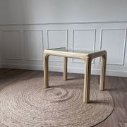 Table basse rotin doré