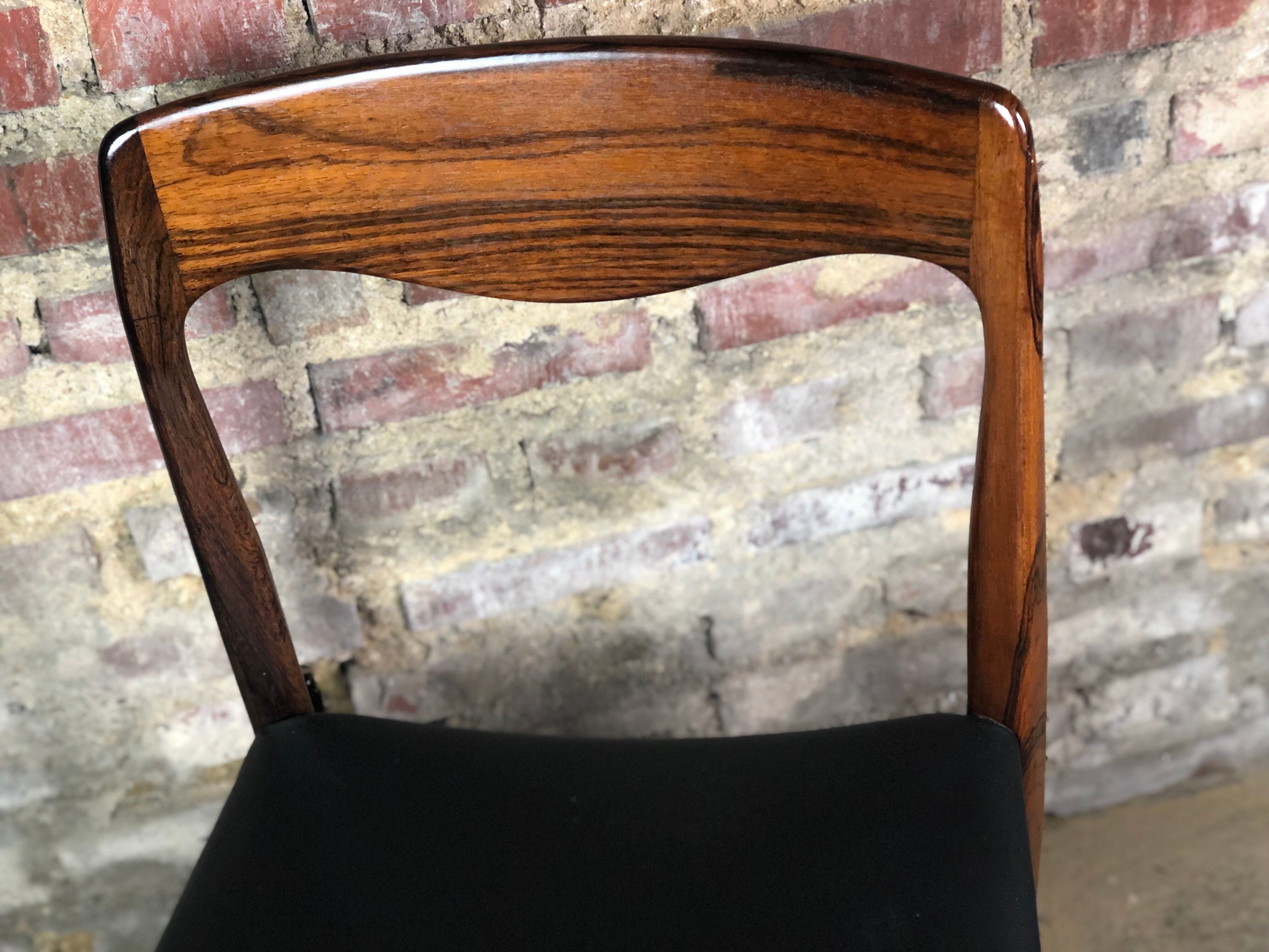 Chairs in rosewood and Scandinavian black imitation Arne Hovmand Olsen