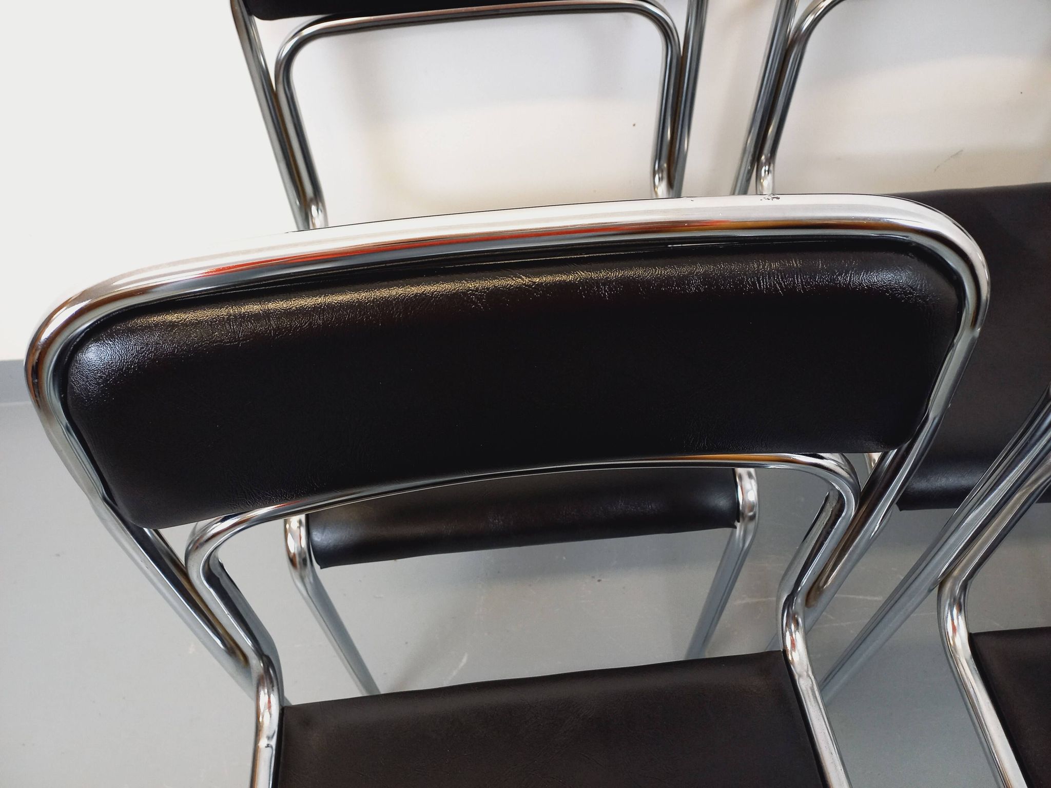 Set of 6 vintage Italian stackable chairs in chrome metal and skai.