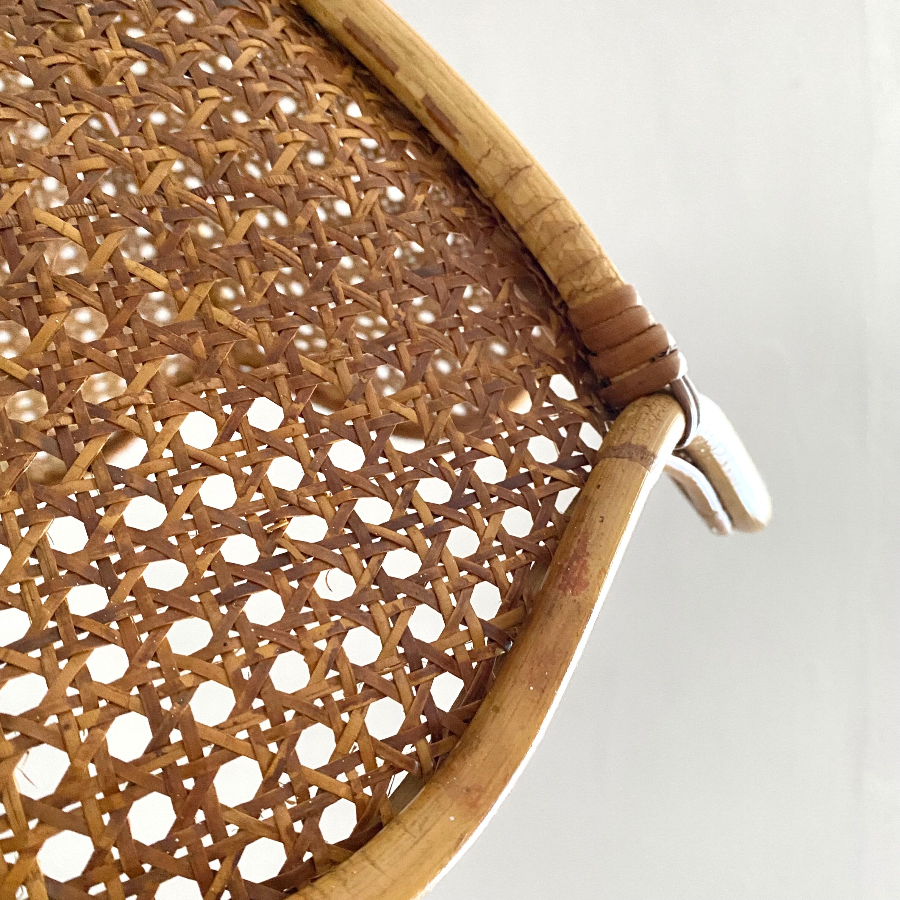 Rattan lampshade and canning to hang