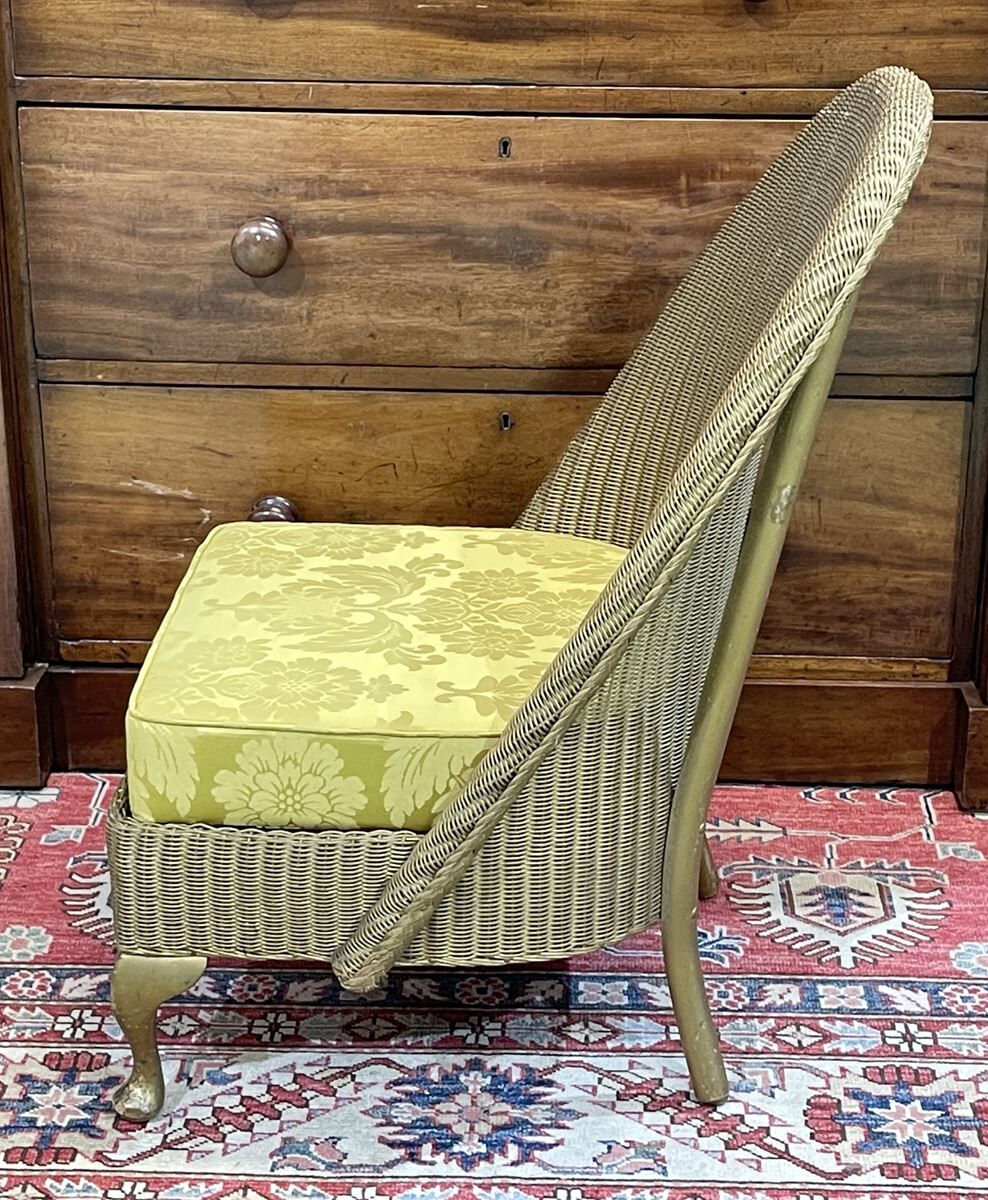 Lloyd Loom heater of the 1930s - redone seat