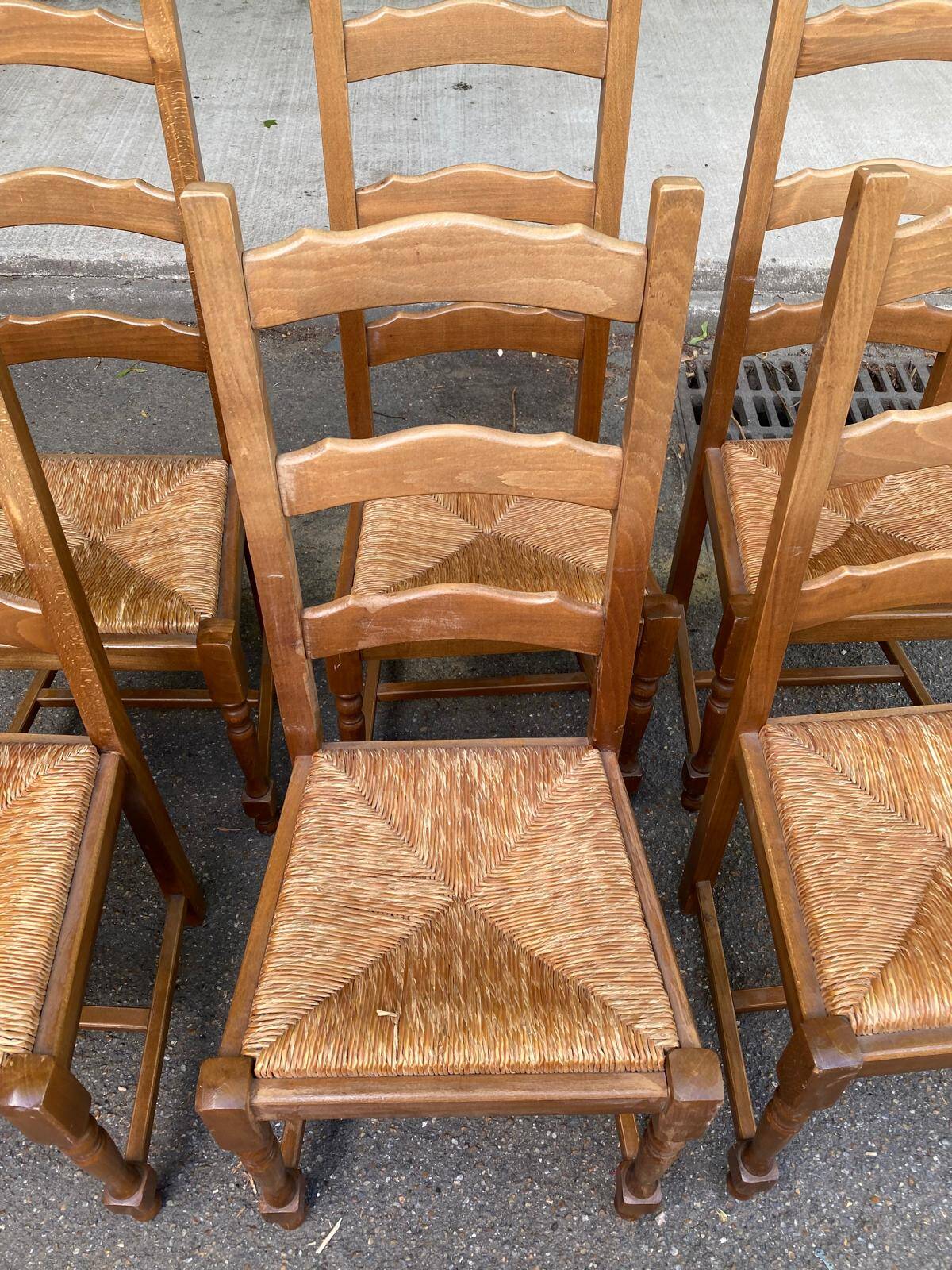6 solid wood and straw chairs with high farmhouse-style backs