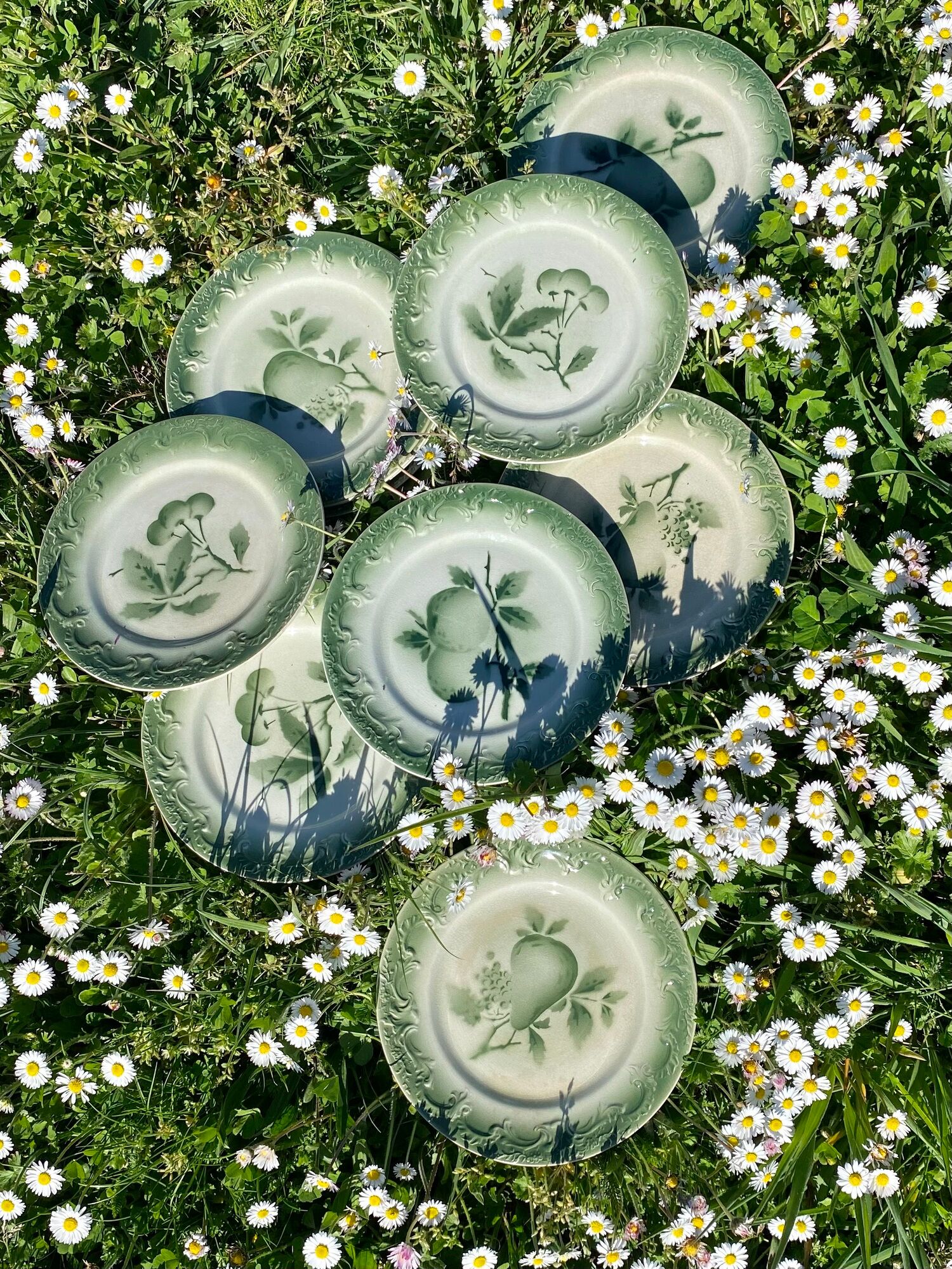 11 old dessert plates from the Pexonne earthenware factory, green and cream fruit decoration
