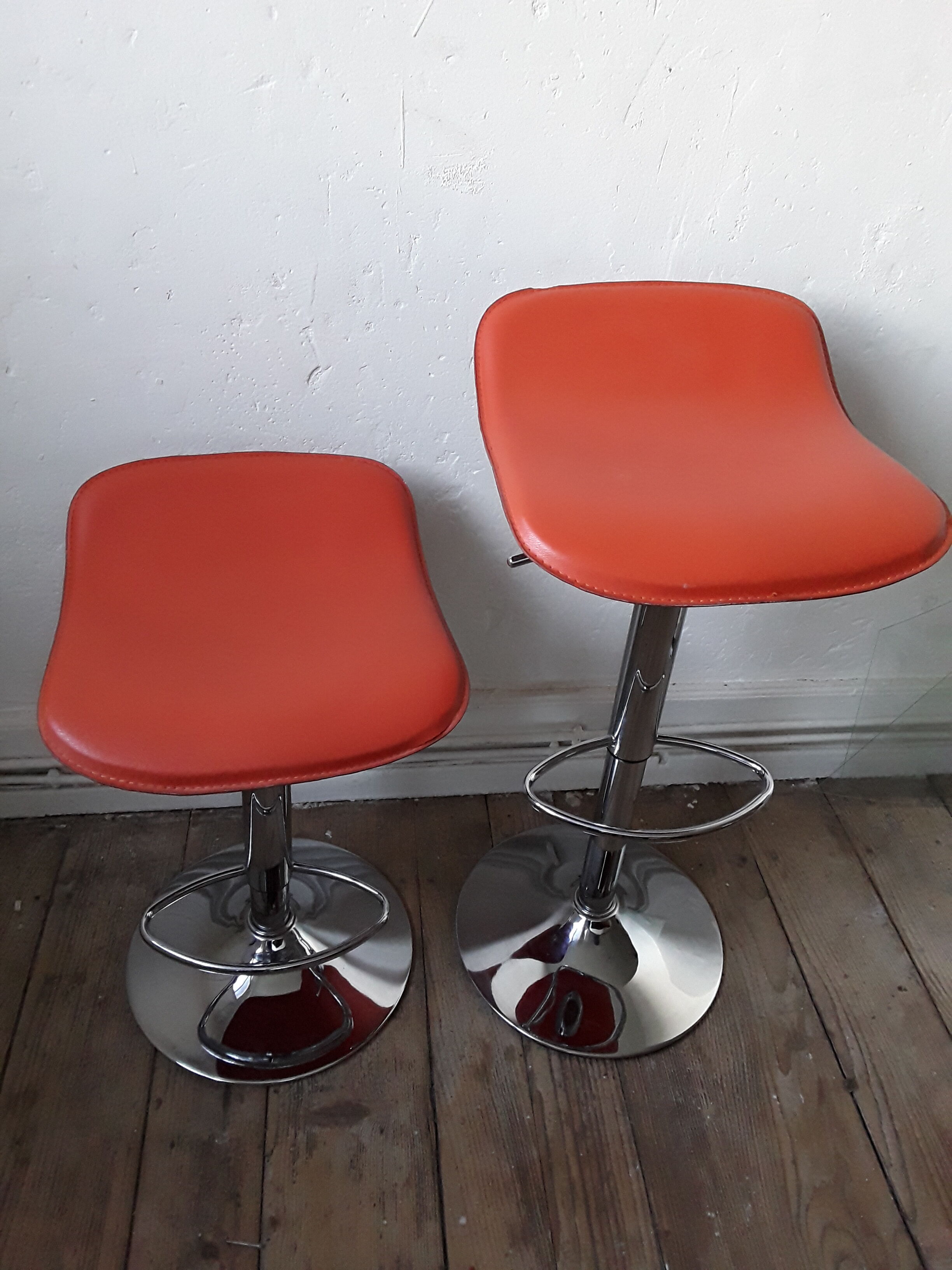 2 vintage bar stools 80