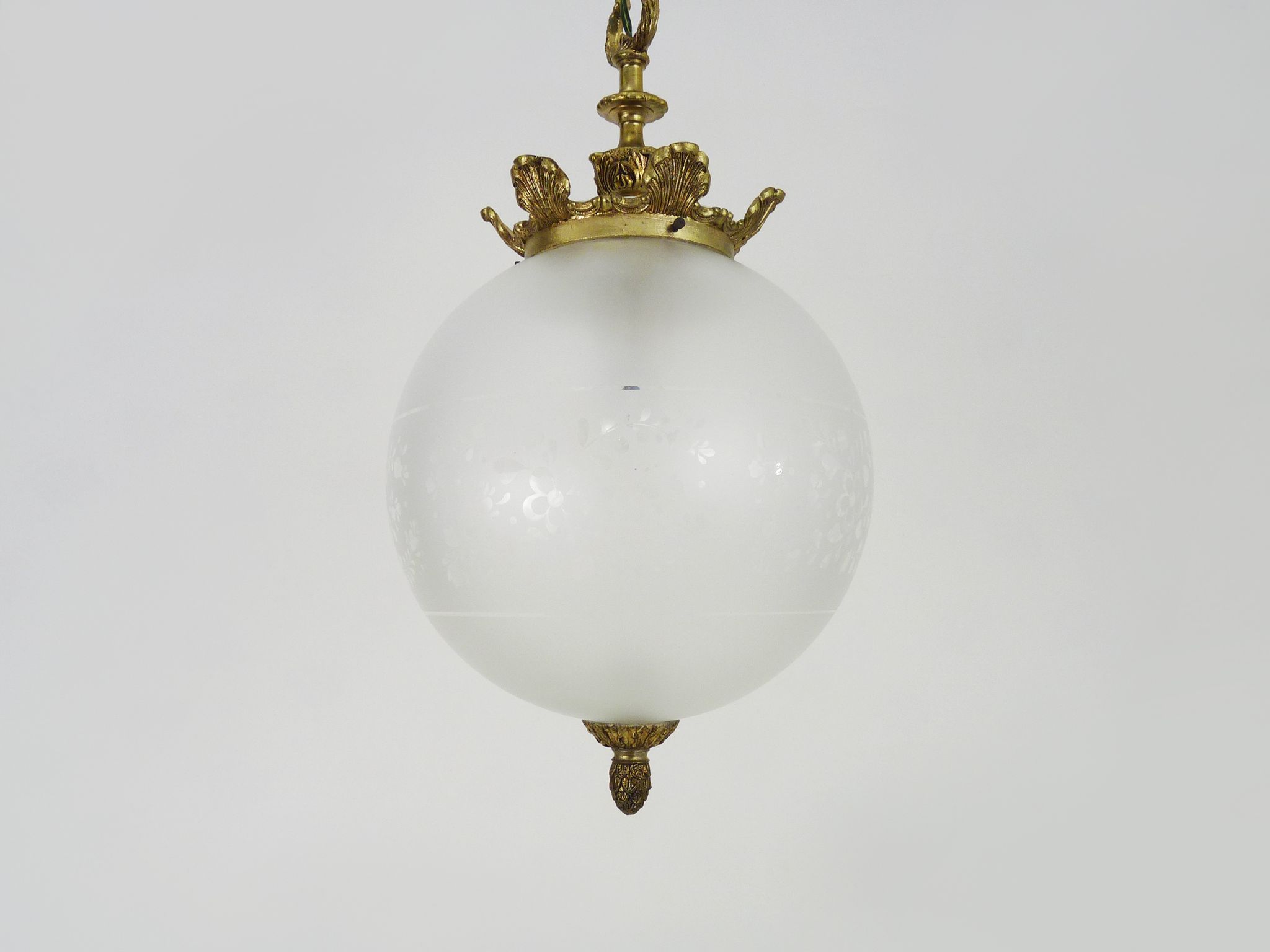 Brass chandelier and engraved glass globe, Louis XV style, 50/60