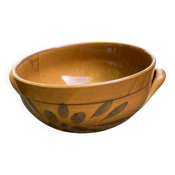 Stoneware salad bowl 3 litres with leaf design.