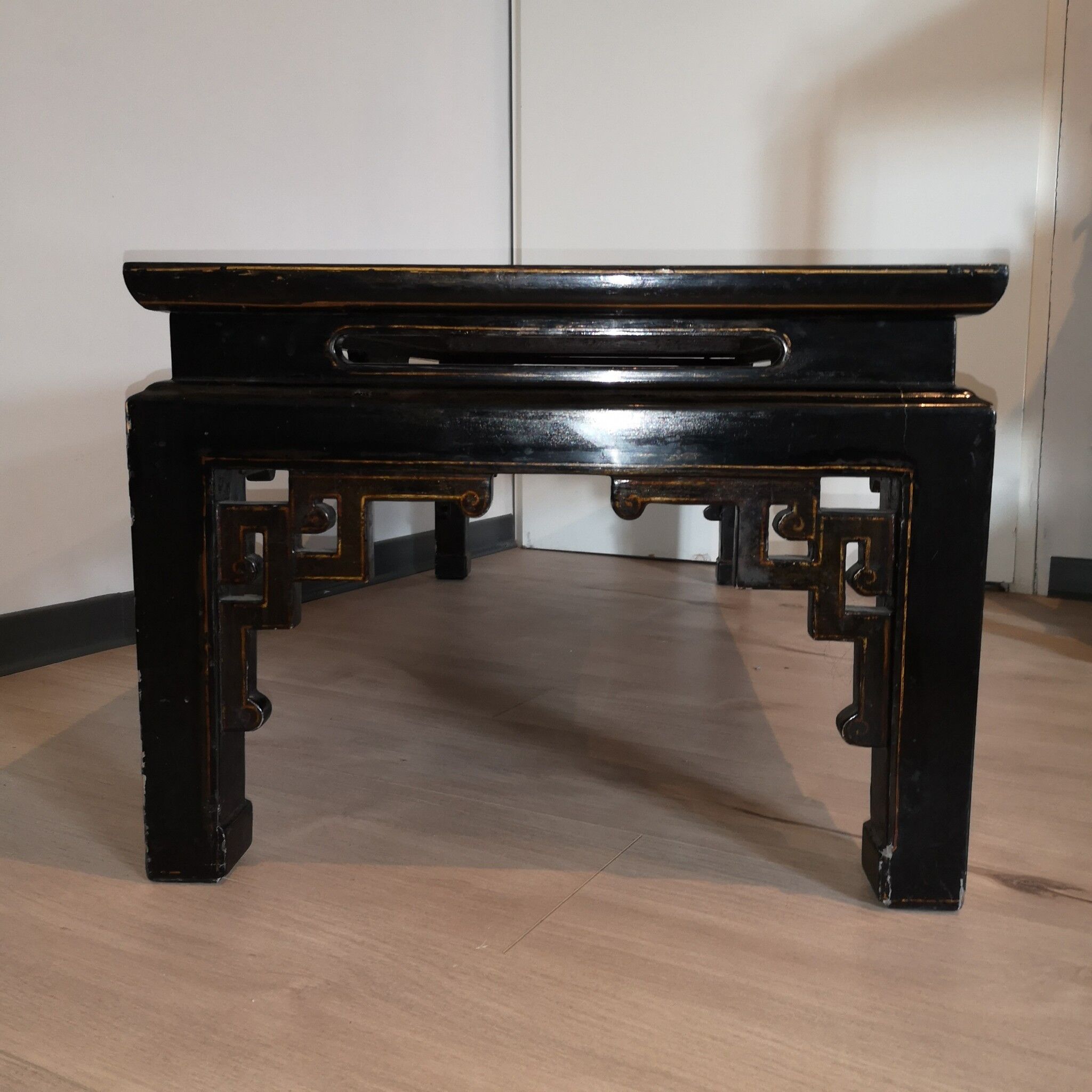Japanese coffee table black and gold lacquer 1900