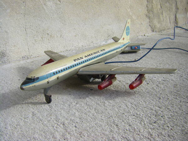 Avion ancien en tole ''pan america
