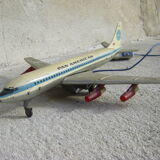Old plane in tole "pan america"