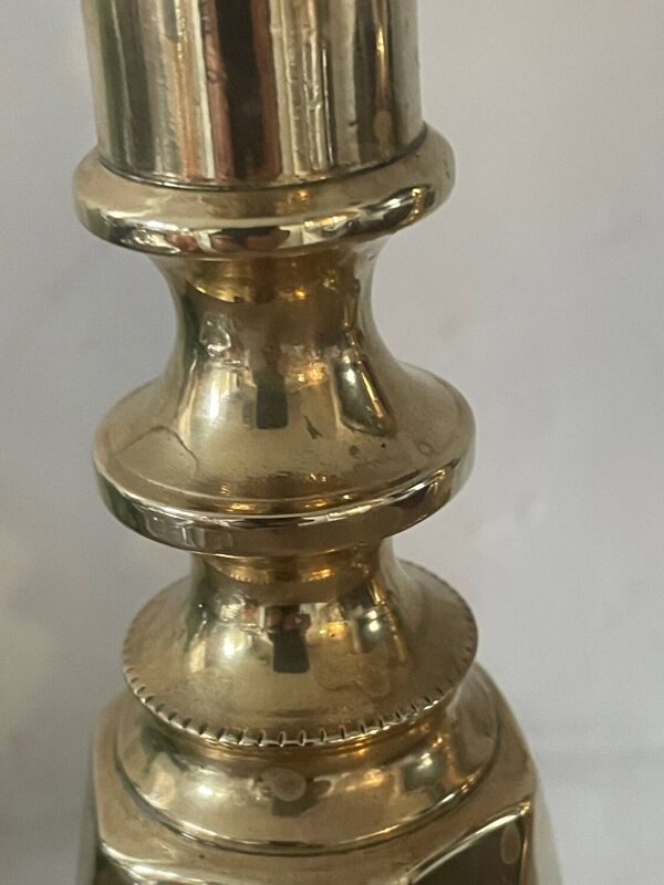 Paire d'anciens bougeoirs anglais Princess of Diamonds en laiton