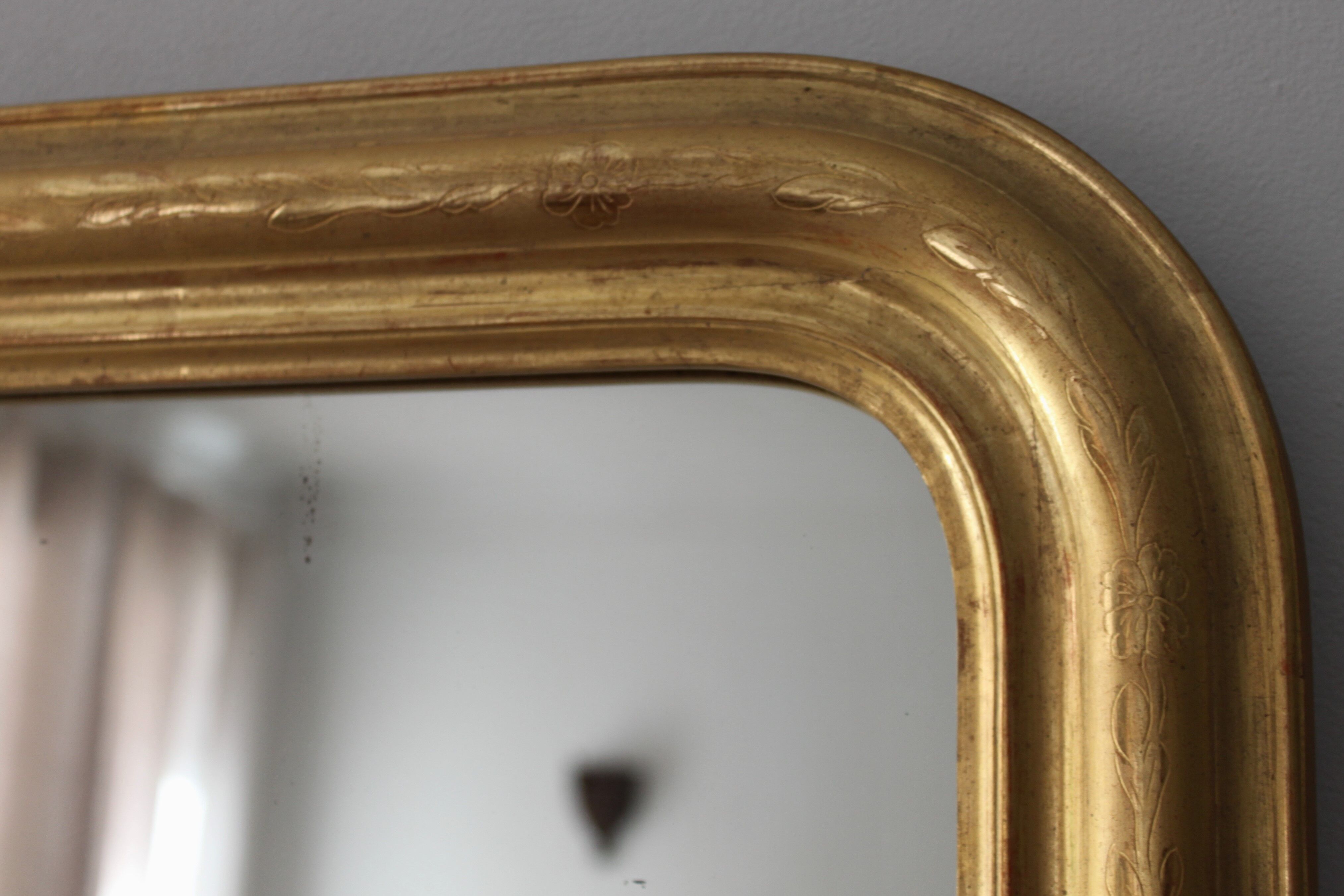 Louis Philippe mirror gilded with gold leaf - 67x54cm