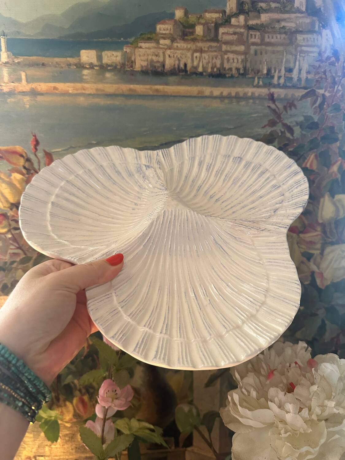 Apertif shell barbotine plate