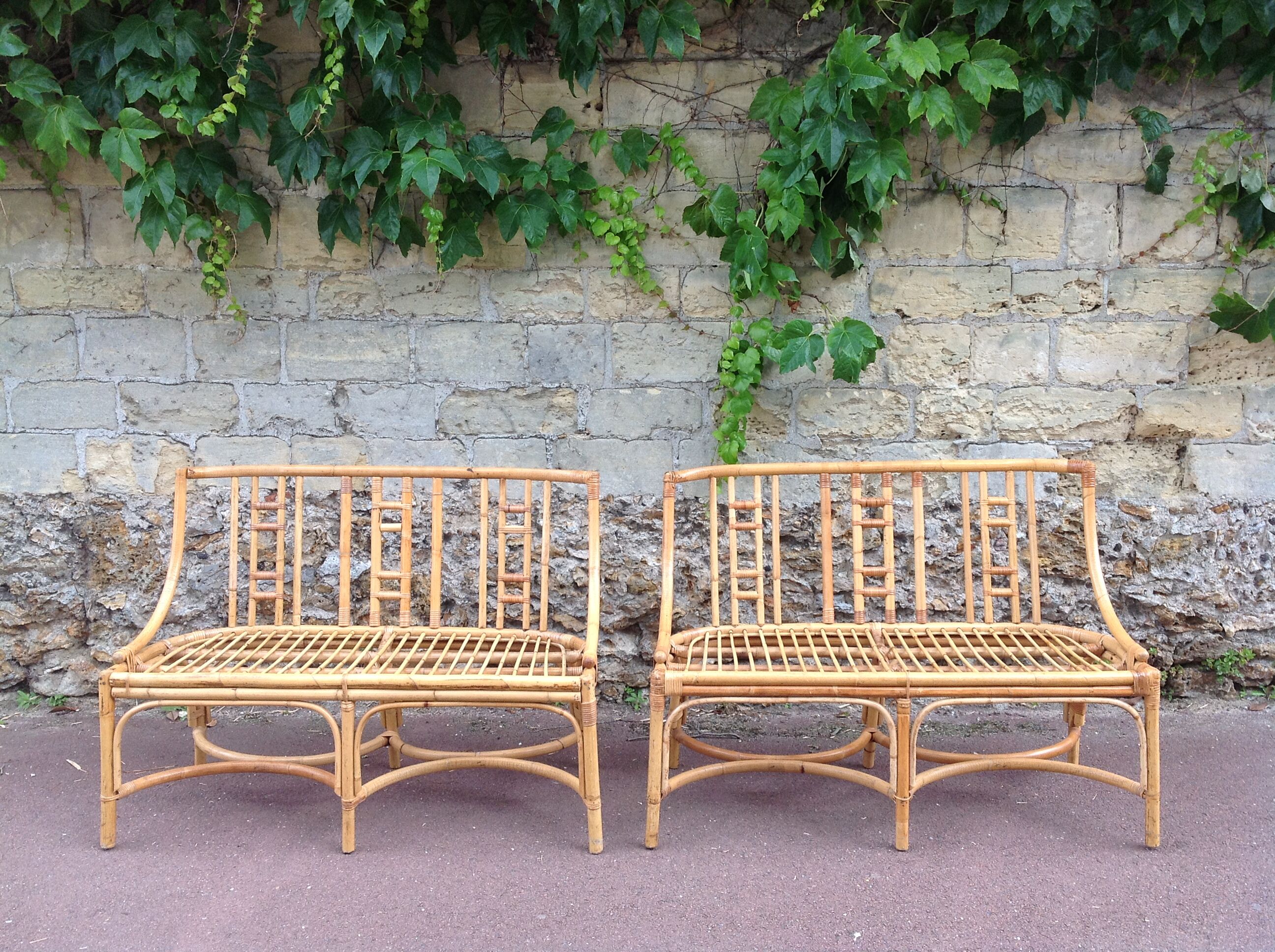 Paire de canapés en rotin vintage