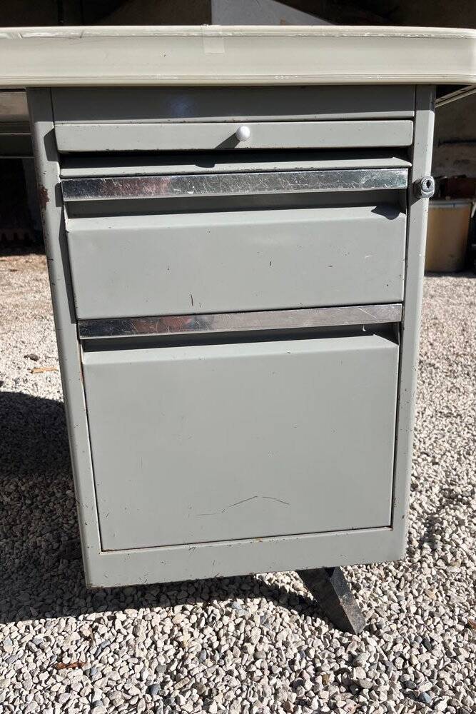 Vintage metal desk from the 1940s/50s.